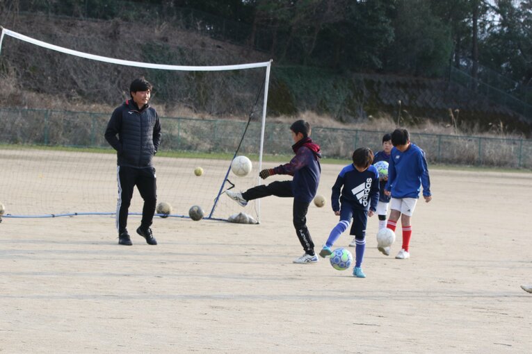 「お酒に逃げた」25歳で引退した堂安律の“元相棒”が初告白…“遠藤保仁の後継者”と呼ばれた天才パサーの後悔「なんであんな行動したんやろ」(19)