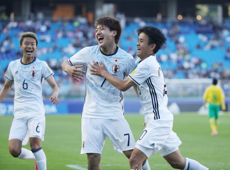 2017年U-20W杯南アフリカ戦でゴールを決めて喜ぶ堂安律（18歳）と久保建英（15歳）©︎YONHAP NEWS/AFLO