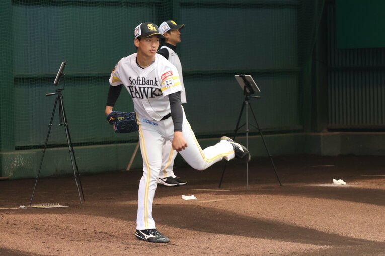 宮崎の春季キャンプのブルペンで投球を見せた前田　©︎Fumi Sawai