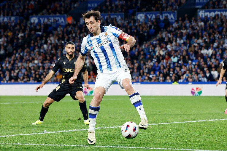 オヤルサバルの技巧的ヒールキック。万全ならばやはりラ・レアルに不可欠な存在だ