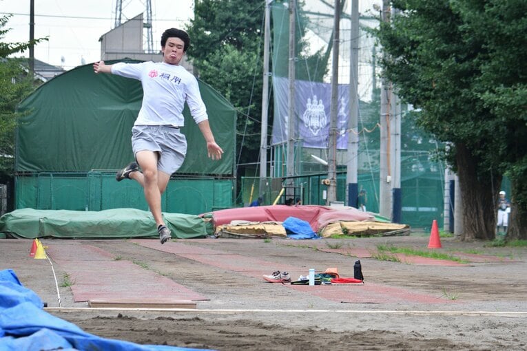 トレーニングに励む現在の桐朋中高陸上部のメンバーたち　©Hideki Sugiyama