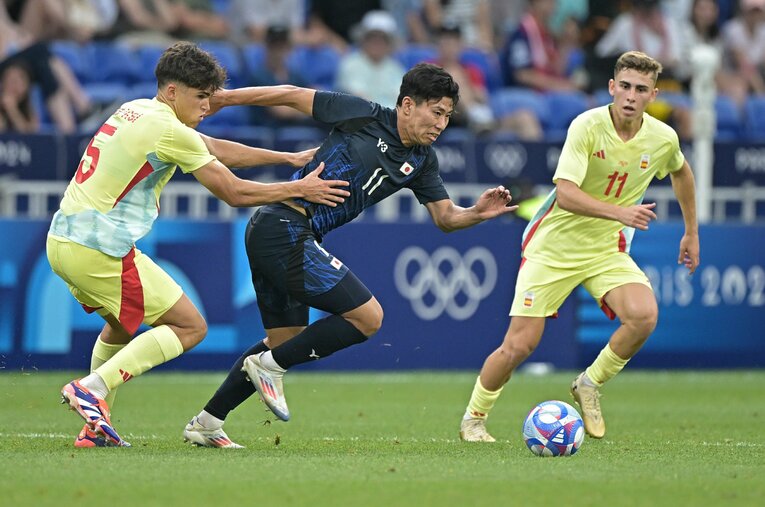 パリ五輪準々決勝でのスペインには後のW杯優勝メンバーのクバルシらが日本に立ちはだかった　©Takuya Kaneko/JMPA
