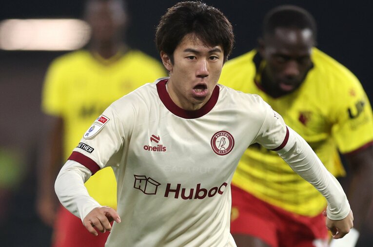 「ここはサッカーの種類が違う」ブリストル移籍の平河悠、2部の洗礼とファンの声援受け挑戦続ける(1) ／ photograph by Getty Images