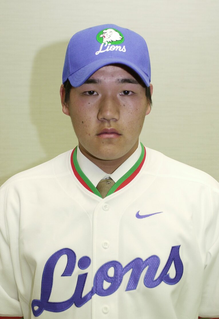 2001年ドラフト会議直後の中村剛也　©JIJI PRESS