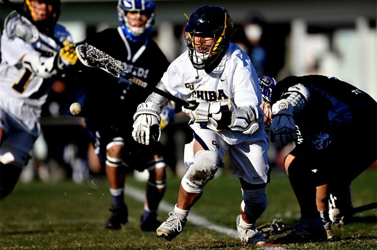 コロナ禍では通常のリーグ戦を行わず、学生同士の話し合いのもと、各地域で特別大会を実施した（写真は関東2部で優勝した千葉大学） ／ photograph by Japan Lacrosse Association