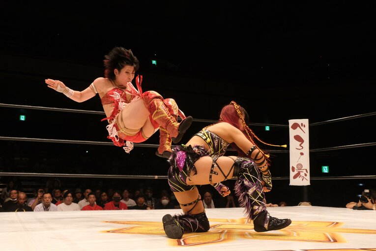 「日本スタイルも出し切った」イヨ・スカイが“WWEでは使えない大技”を…林下詩美が女子プロレス新団体で叶えた夢「今日は紫雷イオが見れた」(12)