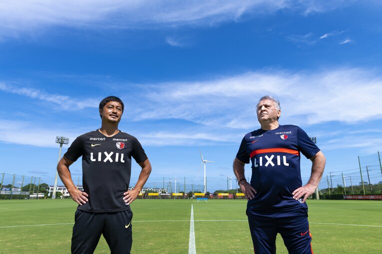 ジーコ×小笠原満男（2022年）©︎Takuya Sugiyama