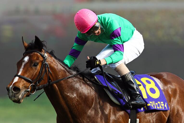 2016年の皐月賞を制したディーマジェスティと蛯名正義　©AFLO