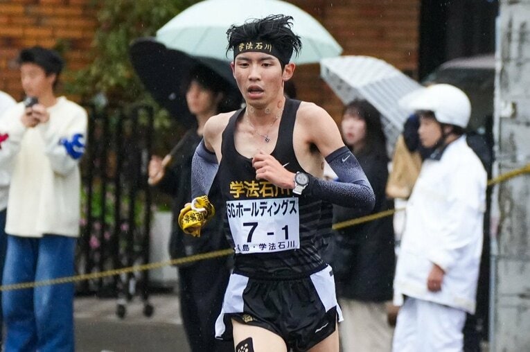 都大路の1区で区間賞を獲得した福島・学法石川の増子陽太。西脇工・新妻遼己、鳥取城北・本田桜二郎との三つ巴の激闘を制した　©Satoshi Wada