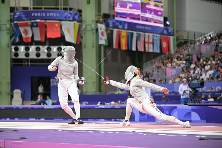 女子サーブル個人3回戦、江村美咲vs.チェ・セビン　©JMPA