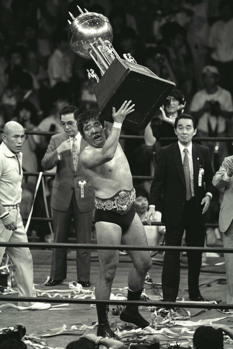 1983年8月31日、ブルーザー・ブロディを倒し、インターナショナル王者になった鶴田