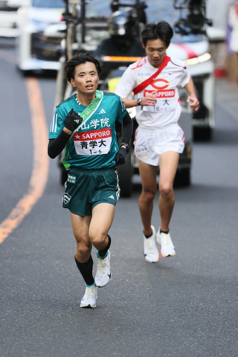 5区を区間新記録で走り、有終の美を飾った青学大の若林　©︎JMPA