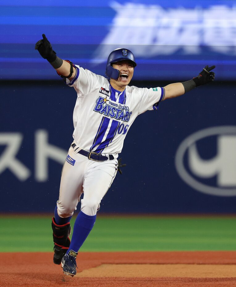 5月9日の広島戦でサヨナラ打を放つなど、今季は打撃でも進境を見せる　©JIJI PRESS