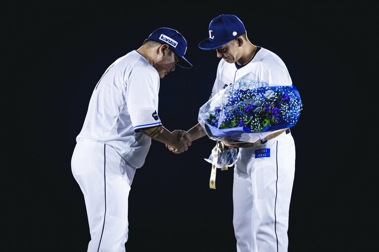 西武一筋25年 レジェンド・栗山巧の引退試合に密着　©Kiichi Matsumoto　【スワイプするとそのほかの写真もご覧になれます】
