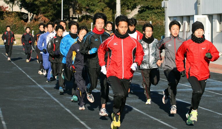 2012年の豊川高。当時の強豪には珍しく、髪型も丸刈りではなかったという ©︎JIJI PRESS