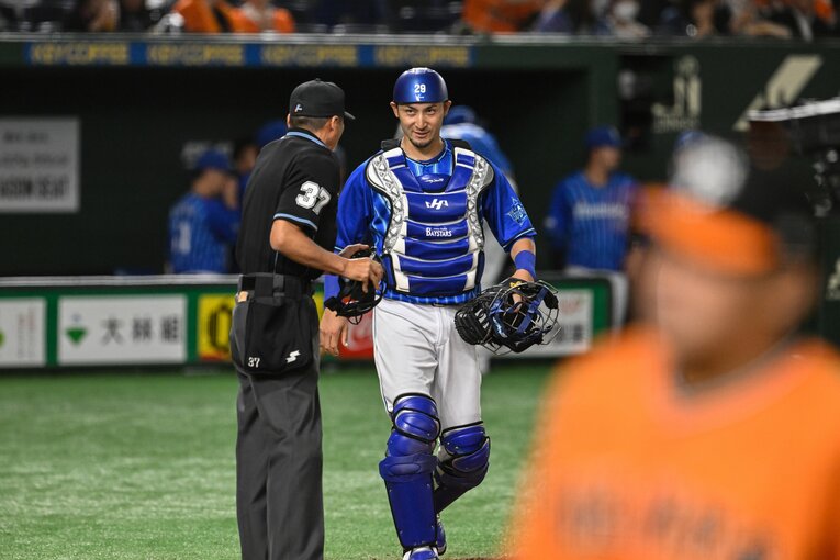 森原の総合力を評価する伊藤　©Nanae Suzuki