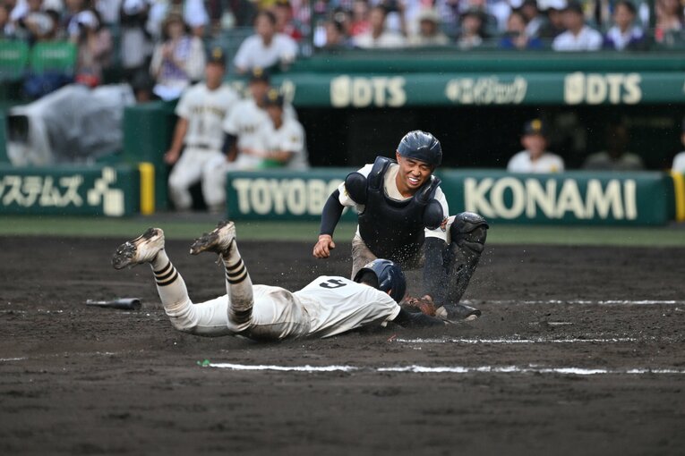 前進守備からの本塁封殺で得点を許さなかった　©Hideki Sugiyama