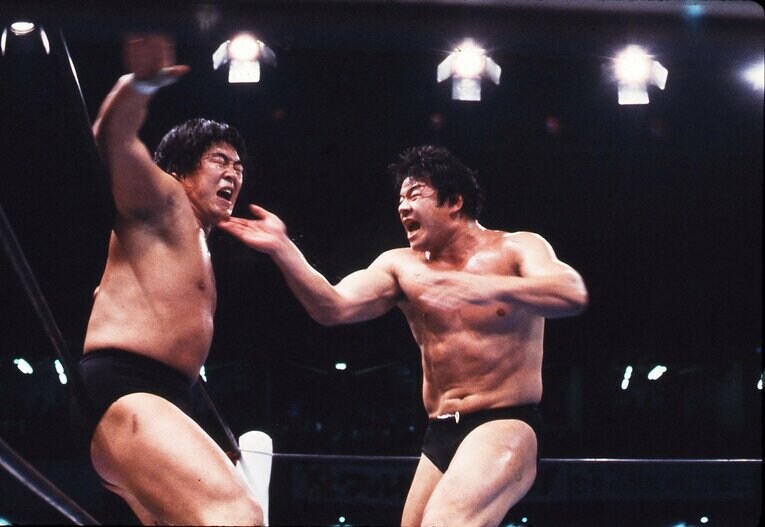 1983年の藤波vs長州　©AFLO
