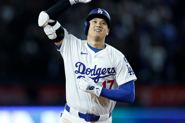 3日のブレーブス戦でサヨナラとなる今季第3号ホームランを放った大谷翔平 ／ photograph by Getty Images