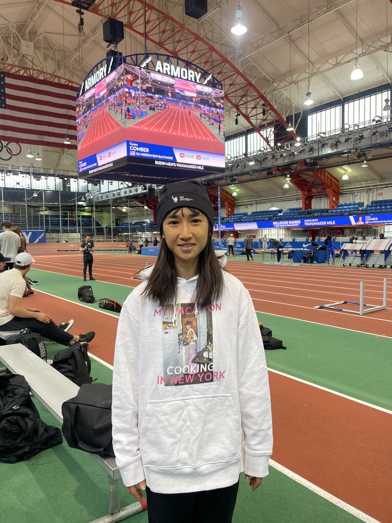 テレビで対談した黒柳徹子さんのパーカーを着て撮影　©︎Ayako Oikawa