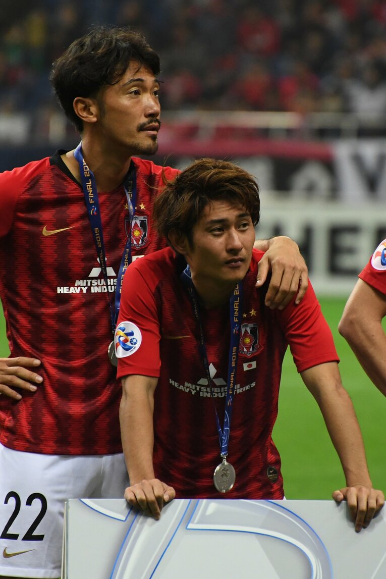 2019年のACL決勝でアル・ヒラルに敗れ、阿部勇樹に慰められる関根貴大