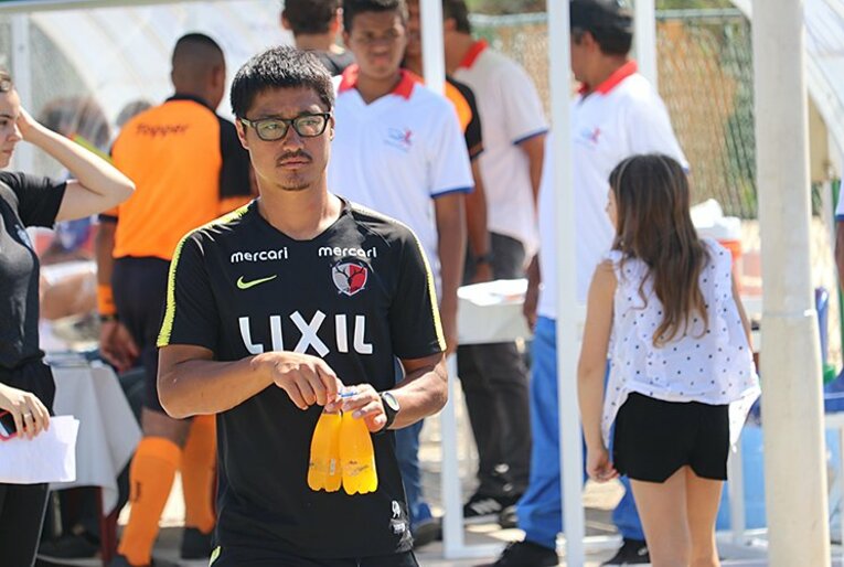 小笠原満男がブラジルで見た競争力。「うまくなる子は少しでも早く来る」(2)