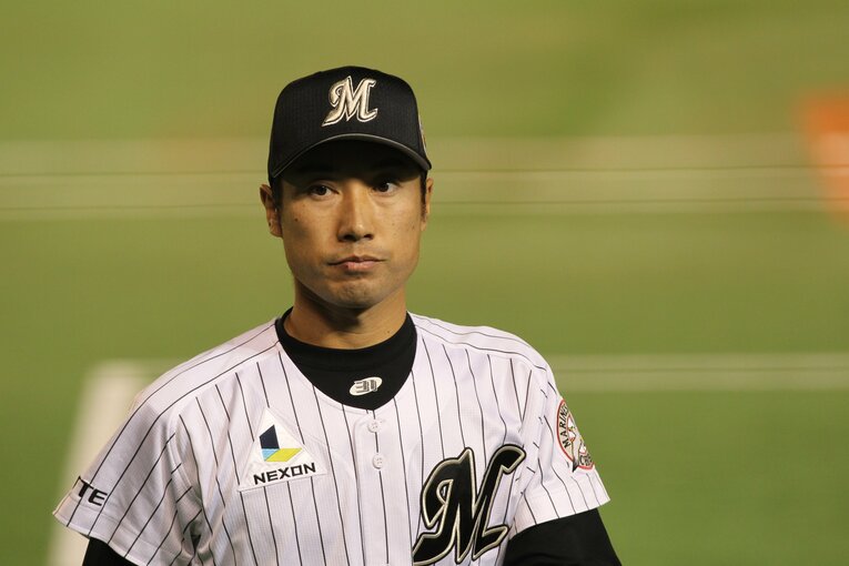 ロッテで球界屈指のサブマリンとして活躍した父・俊介さん　©︎BUNGEISHUNJU