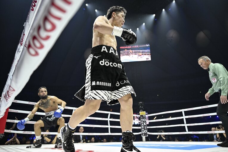 ネリにキャリア初のダウンを奪われたが、第2ラウンドでダウンを取り返した井上尚弥。冷静な対応力も高く評価された　©︎Hiroaki Yamaguchi