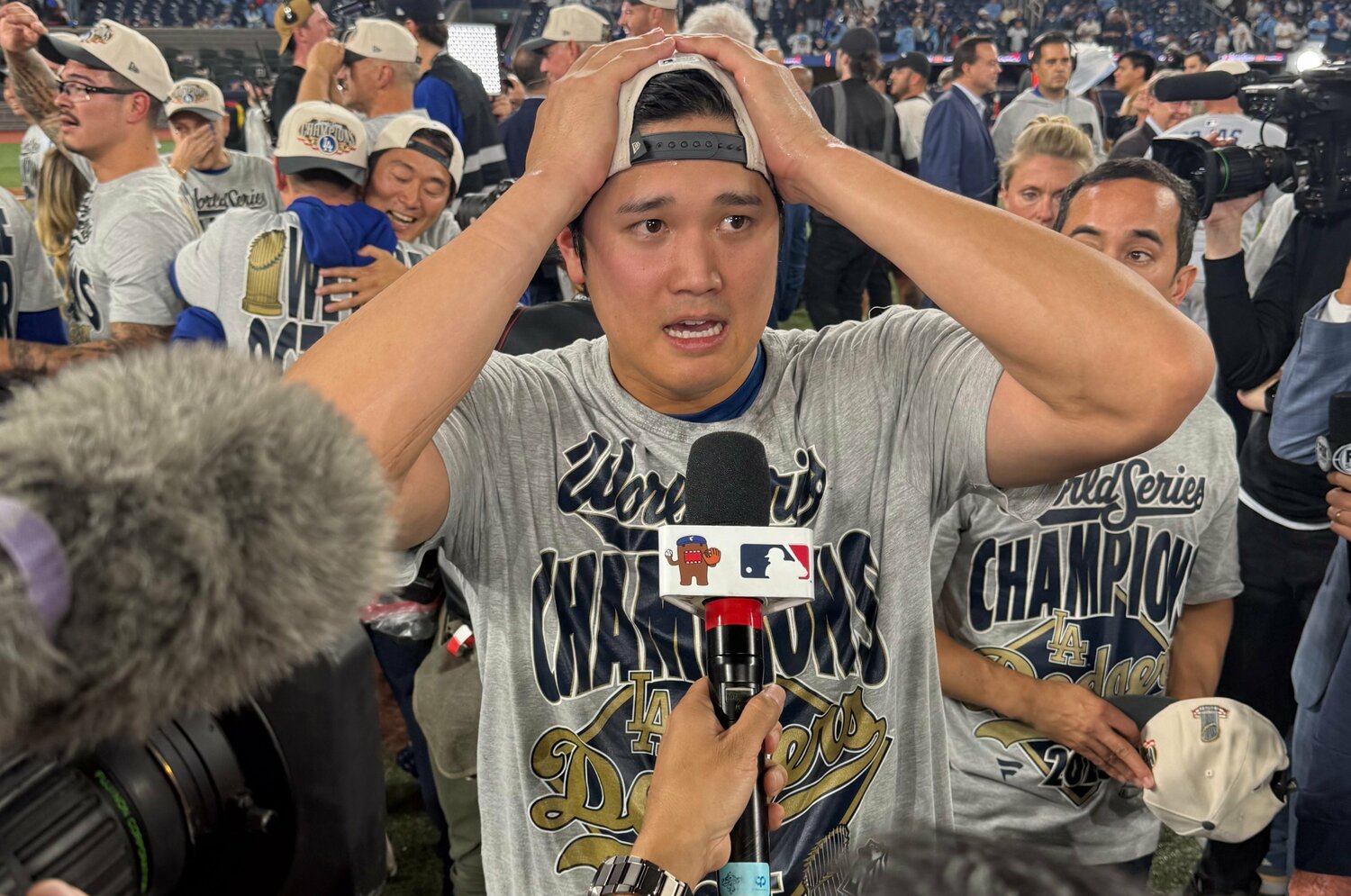 「悔しい形だった」大谷翔平が浴びた大ブーイングと3ラン…“中0日で涙のMVP”山本由伸は園田通訳に「どういうこと？」ドジャースWS連覇ウラ話＜Number Web＞ photograph by Naoyuki Yanagihara