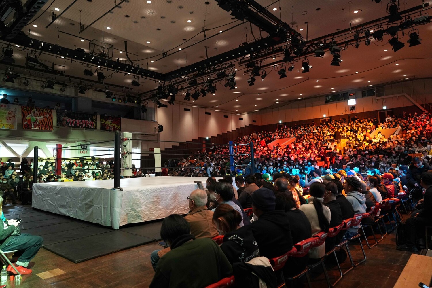 試合前、白いリングが印象的だった後楽園ホール　©Essei Hara