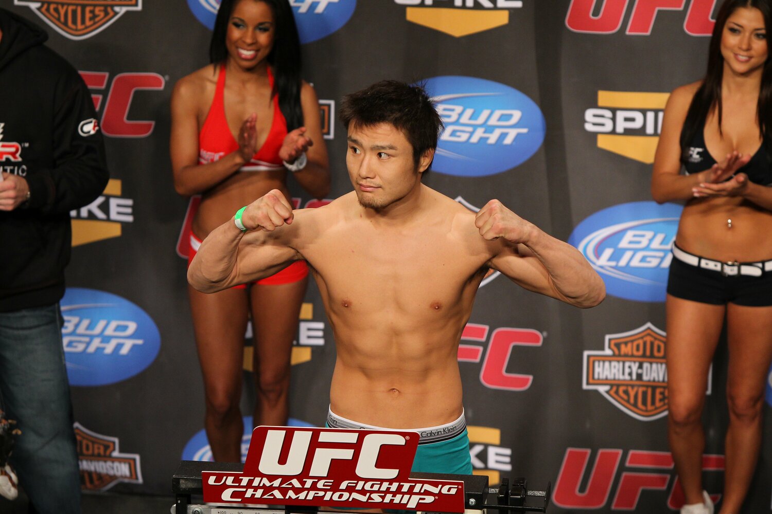 UFC初参戦となったケニー・フロリアン戦の前日計量。アメリカの格闘技ファンにも「GOMI」の名前は知れ渡っていた