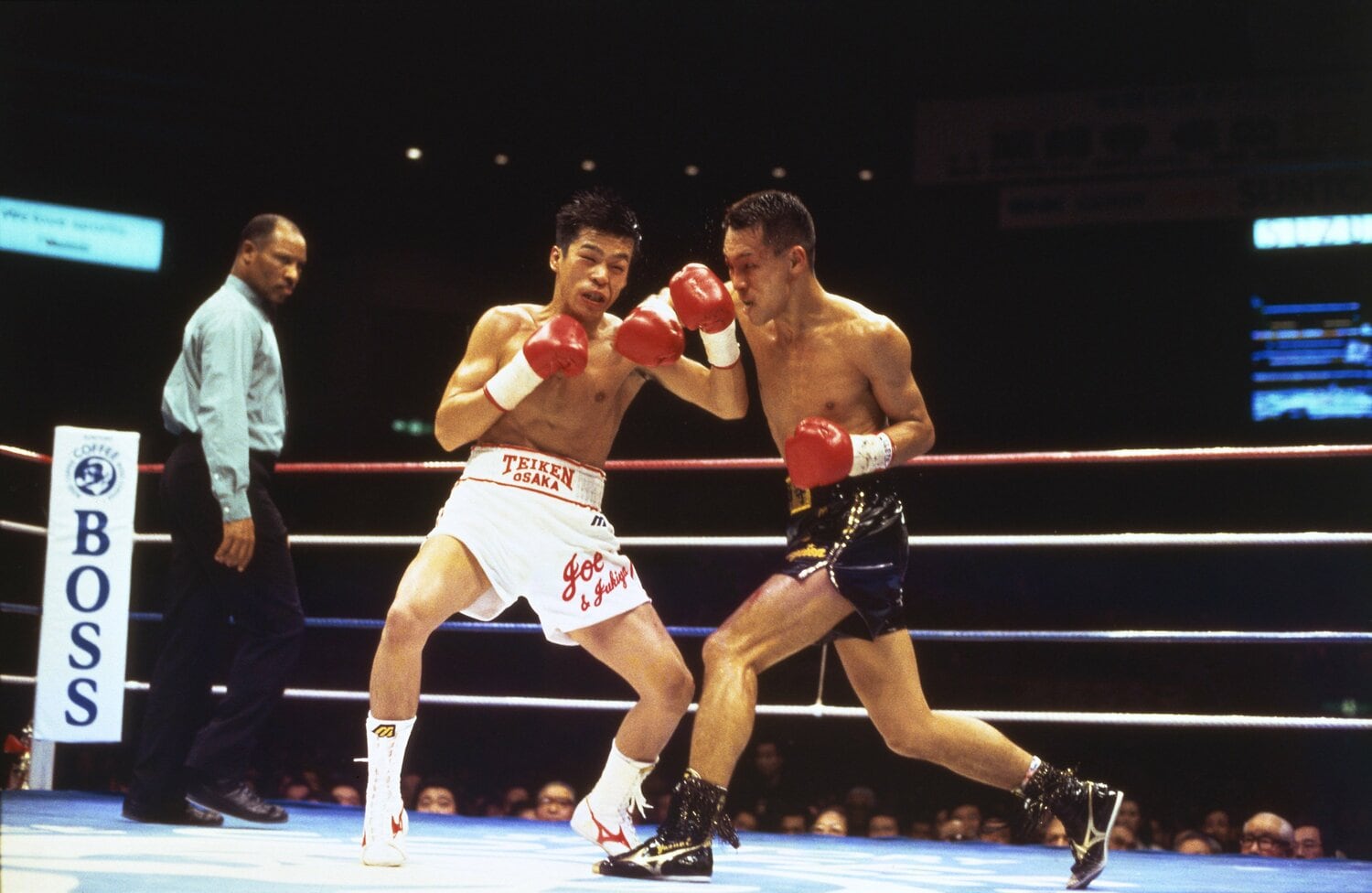 1994年12月4日、伝説の「薬師寺保栄対辰吉丈一郎」。中部で視聴率約52％、関東でも約40%を記録した歴史的な一戦だった　©AFLO