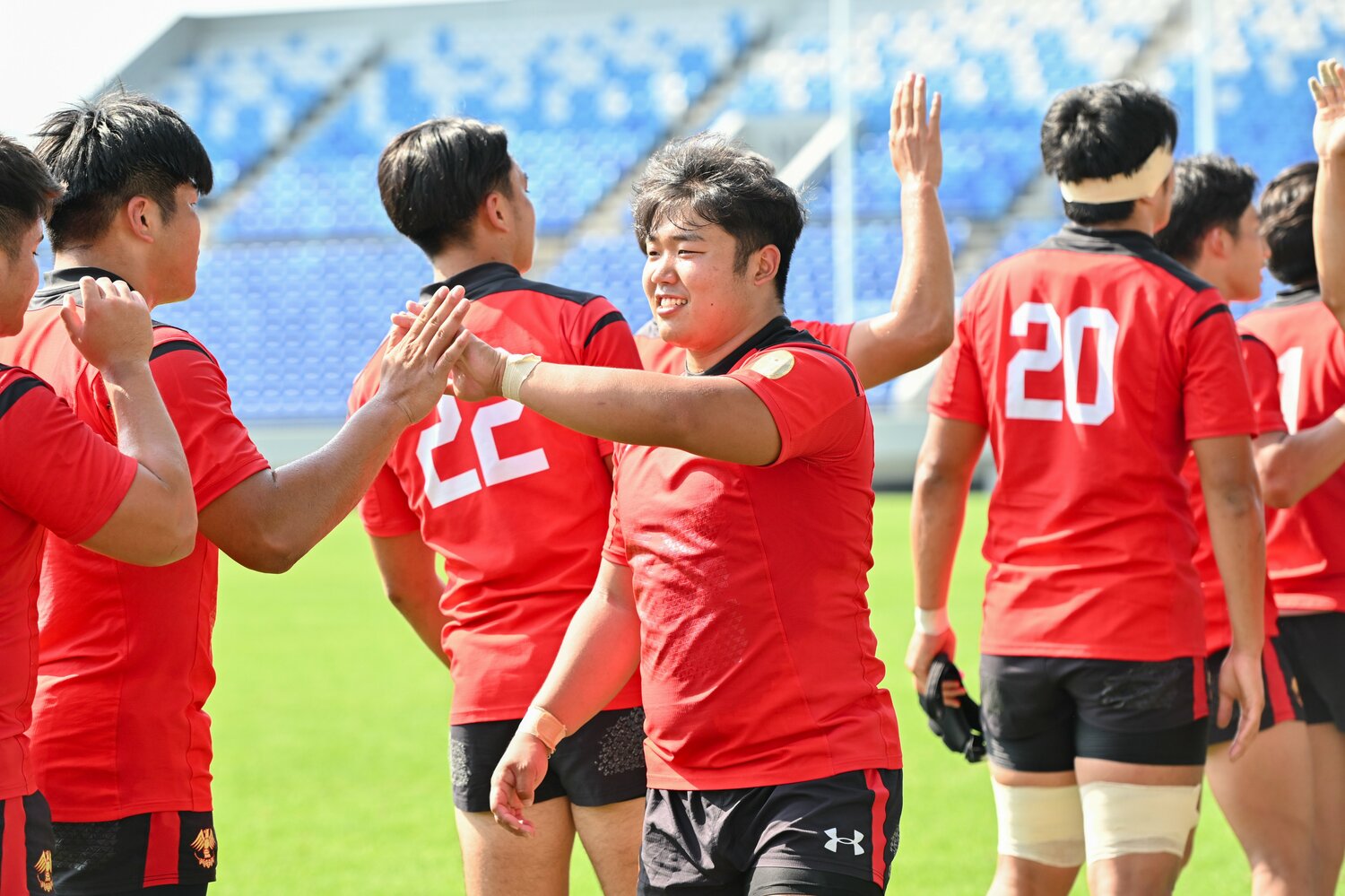 試合後、チームメイトを労う帝京キャプテン江良颯　©︎Yuka Shiga