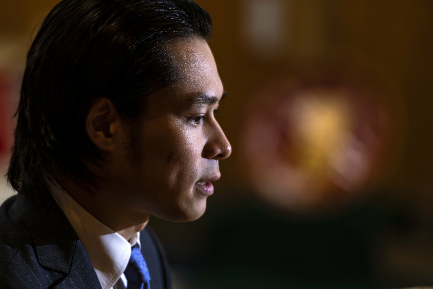 インタビューに答える秋元剛さん ©Takuya Sugiyama