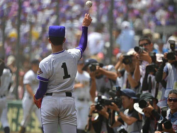 甲子園決勝は本当に明日でいいのか。金足農業・吉田輝星の投球数が……。＜Number Web＞ photograph by Hideki Sugiyama