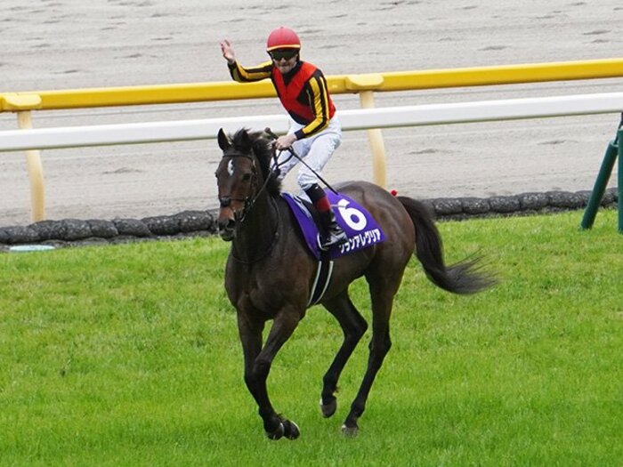 グランアレグリアは“行きたがる馬”から“穏やかな馬”に？ 圧巻のヴィクトリアマイルの裏にあった藤沢師の采配＜Number Web＞ photograph by Satoshi Hiramatsu