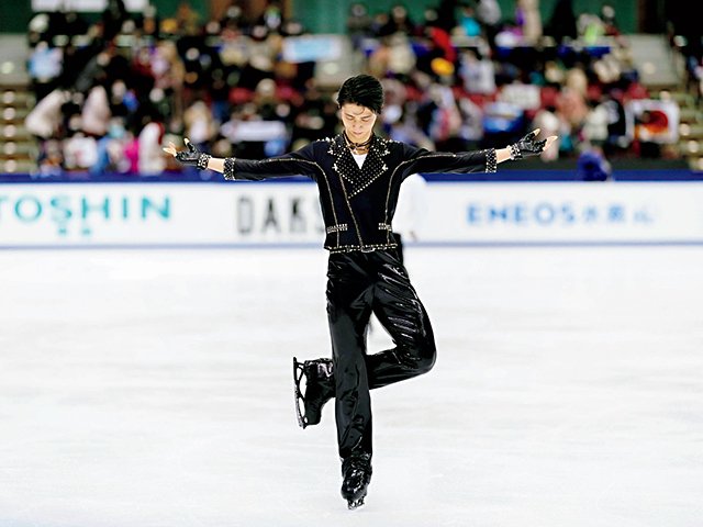 羽生結弦が高校時代から履き続ける“革命的なスケート靴”のヒミツとは？ 発売当初は周囲からバカにされる“異端の靴”だった - フィギュアスケート -  Number Web - ナンバー