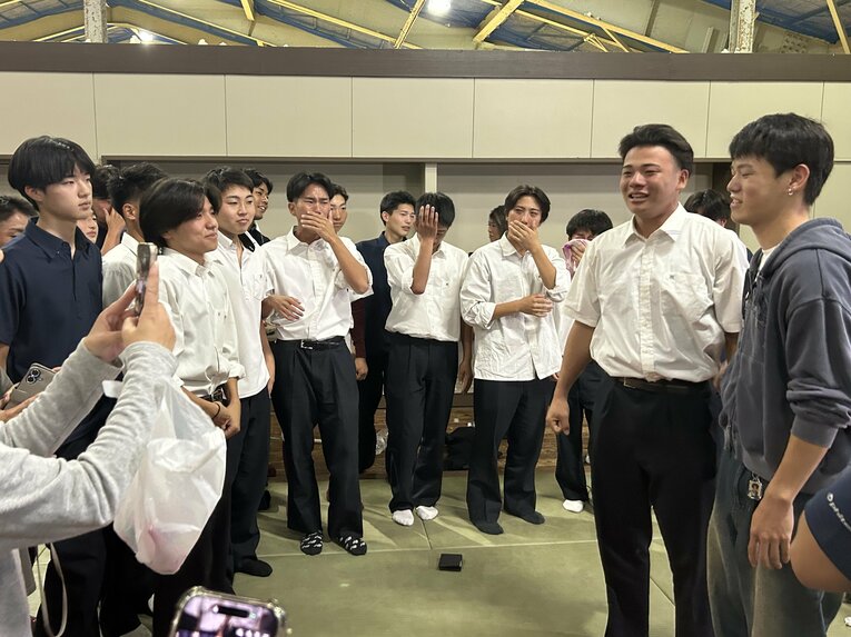 無名公立校・沼津商のドラフト初指名…後藤と仲間たちの号泣・喜び舞台裏を見る（画像は右に続きます）　　©Jun Aida