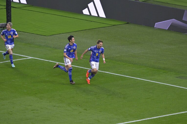 ゴールを決め、感情を爆発させる堂安　©Koki Nagahama/JMPA