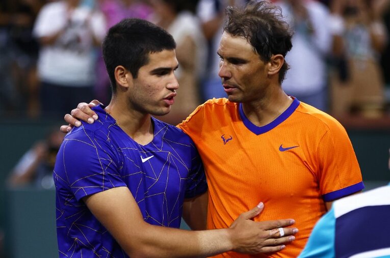 BIG3、ラファエル・ナダルの後継者として今テニス界で最も注目されている才能がいる。スペイン出身の19歳、カルロス・アルカラスだ（写真はナダルとの2ショット、インディアンウェルズにて） ／ photograph by Getty Images