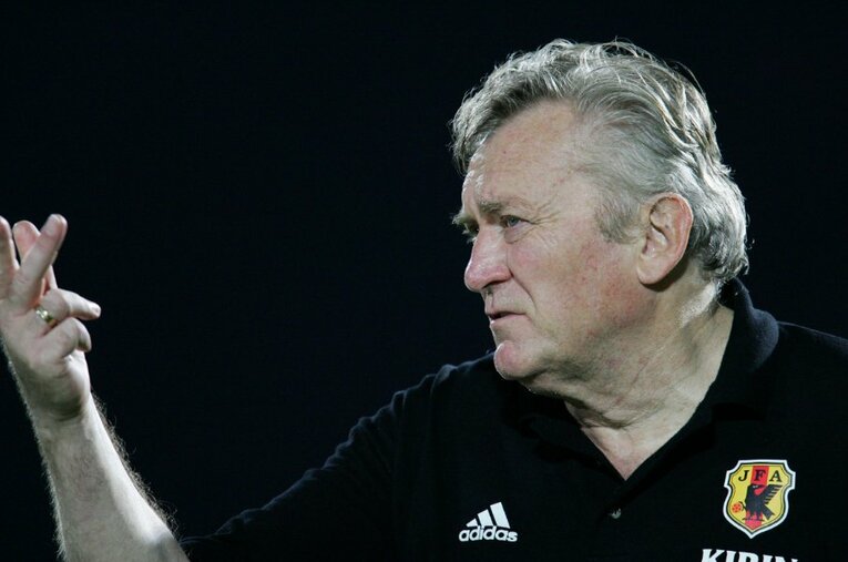 日本代表で指揮を執りはじめた2006年のオシム。81歳の誕生日5月6日を目前にして、1日に心臓麻痺で亡くなった ／ photograph by aflo