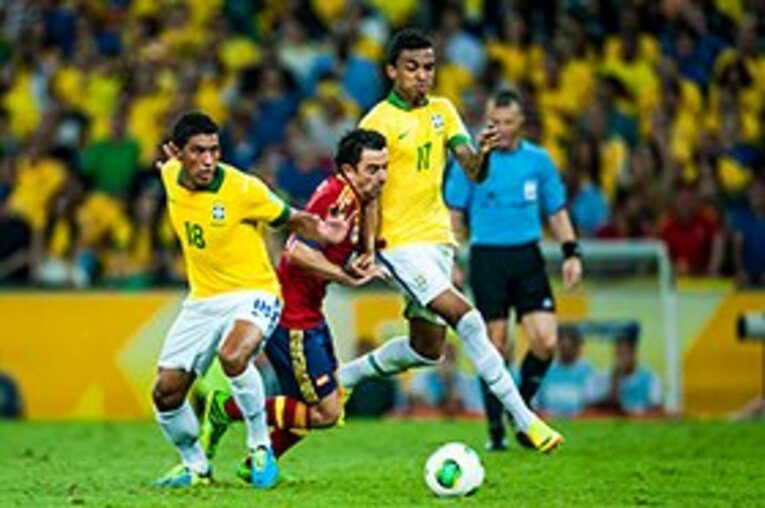 貪欲なブラジルが静かに優勝。お土産はダビド・ルイスの肘打ち。(8)