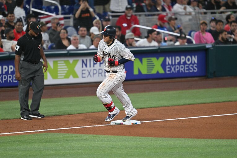 アメリカとの決勝戦、4回にチーム3点目となる2号ソロホームラン　©Naoya Sanuki