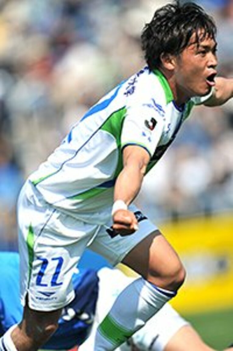 “カオス”を生み出す超攻撃的3-4-3。湘南が挑む、目が離せないサッカー。(2)