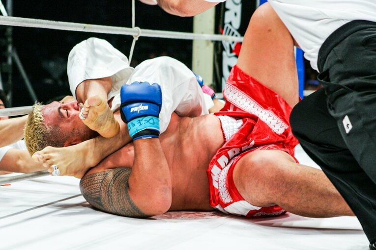 吉田秀彦は気迫の腕十字でハントから一本を奪った　©Susumu Nagao