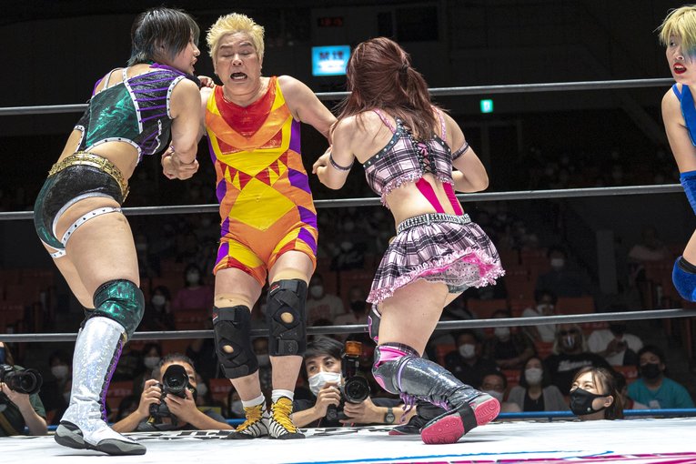 神取＆アジャ＆“W井上”！ レジェンドたちが若手精鋭軍との「3本勝負」で必殺技連発…“お祭り”カードに見た歴史的意義とは？(46)