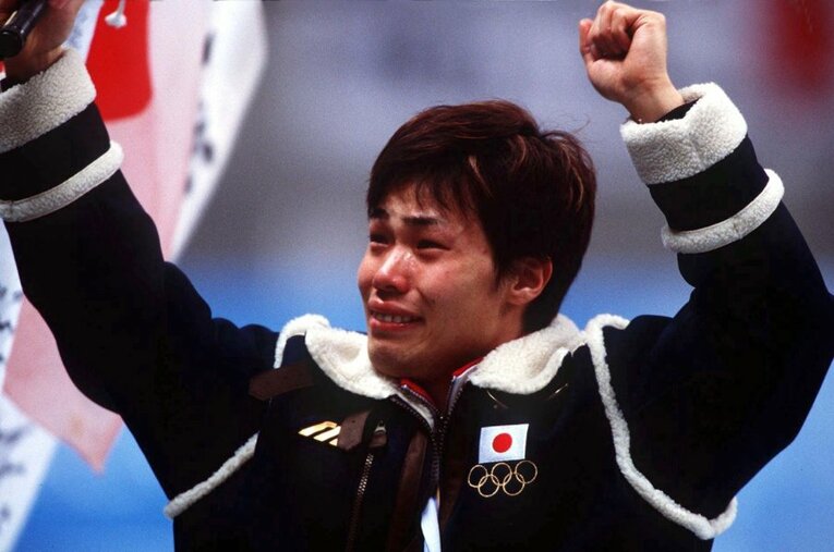 長野五輪の男子500mでスピードスケート初の金メダルを日本にもたらした清水宏保選手 ／ photograph by Getty Images