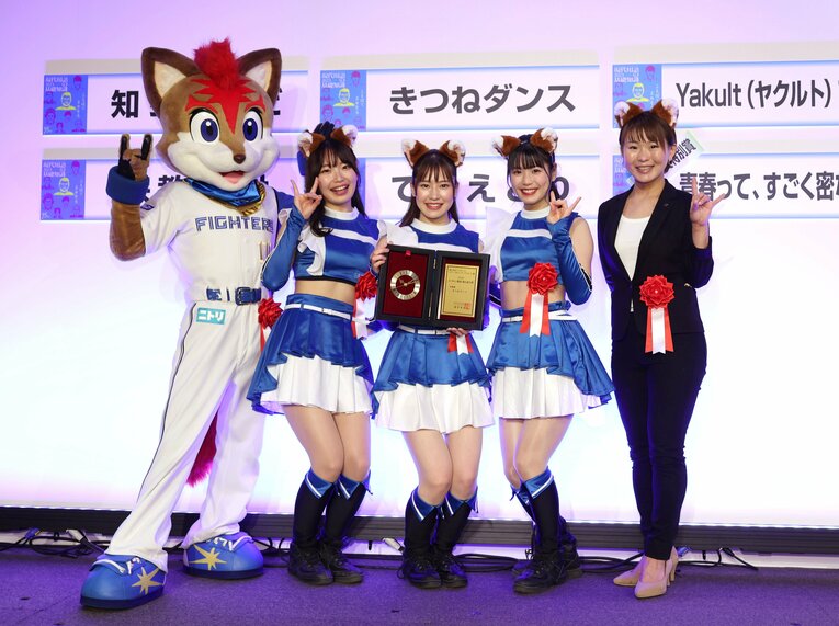 流行語大賞に選ばれるなど、2022年で大ブームを巻き起こした「きつねダンス」　©︎JIJI PRESS