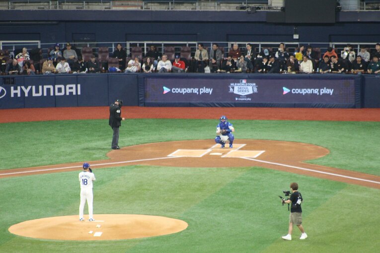 山本投手は、オリックス時代と同じ登場曲「Frontier」でマウンドに上がった