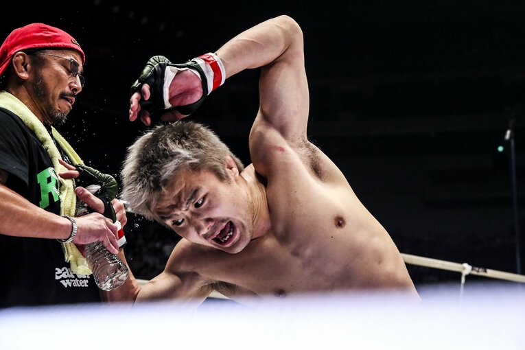 久しぶりのスカ勝ちに五味自身も大興奮　©RIZIN FF Susumu Nagao